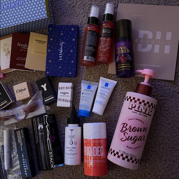 Assorted Beauty Samples - Picture 5 of 8